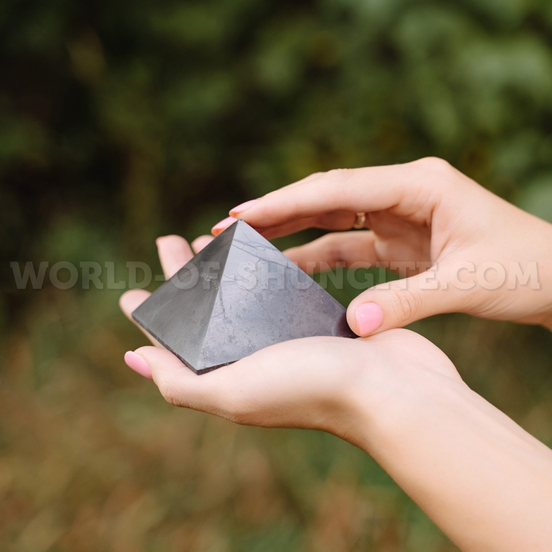 Shungite polished pyramid 6 cm