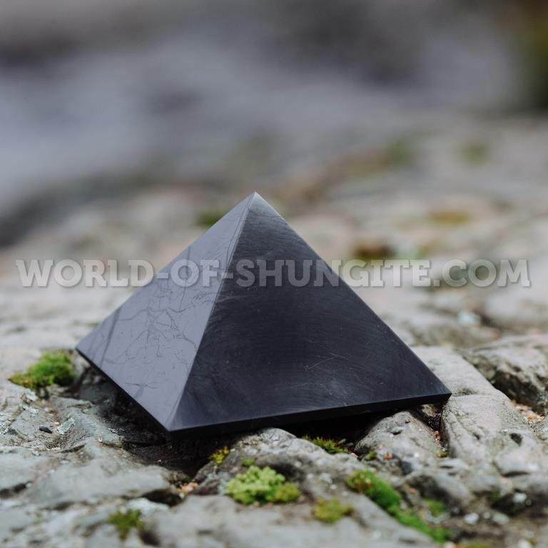 Shungite polished pyramid 8 cm
