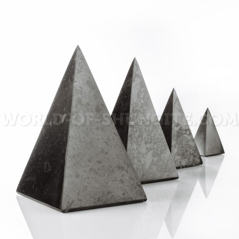 Polished high pyramid 9 cm