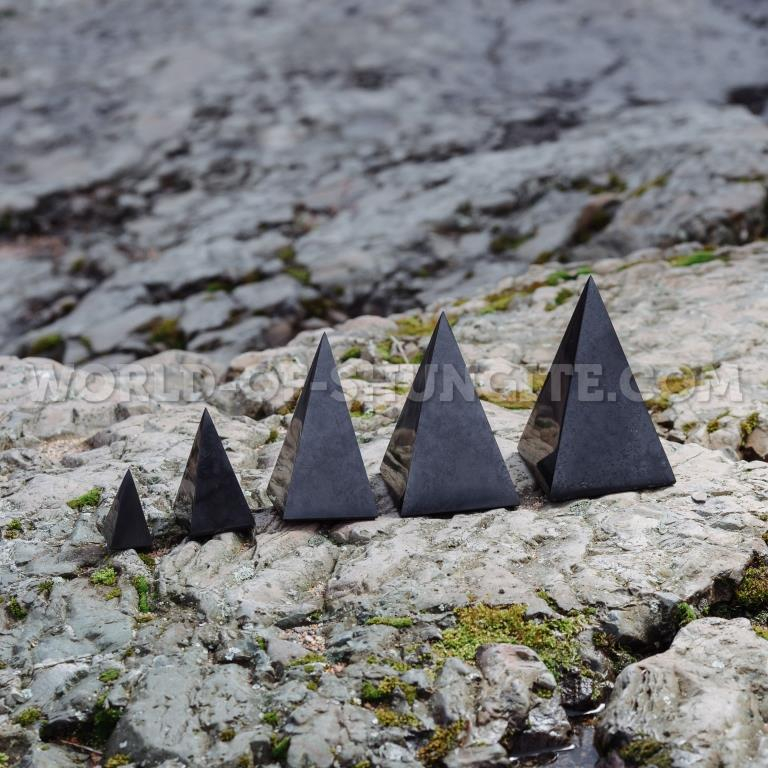 Polished high pyramid 9 cm