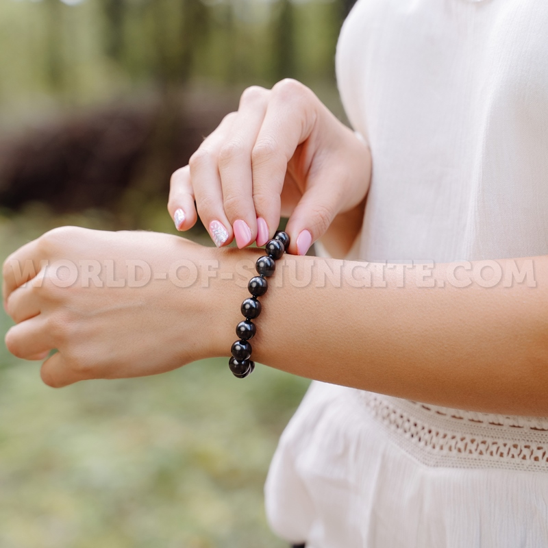 Shungite stretchy bracelet with glass 10 mm