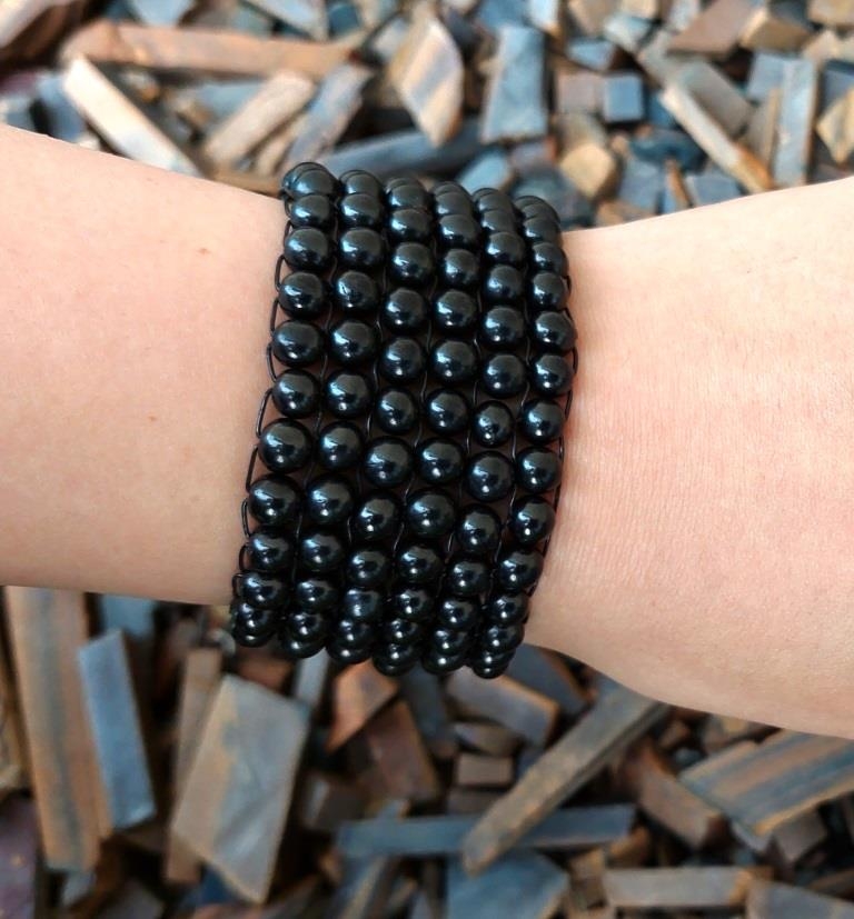 Six-row bracelet made of shungite