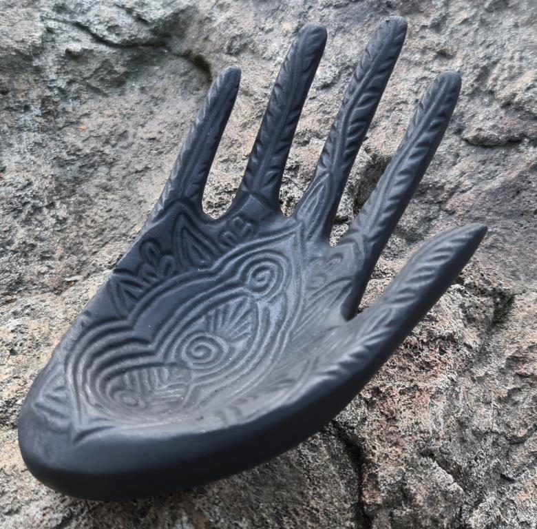Shungite Support for jewelry "Palm"
