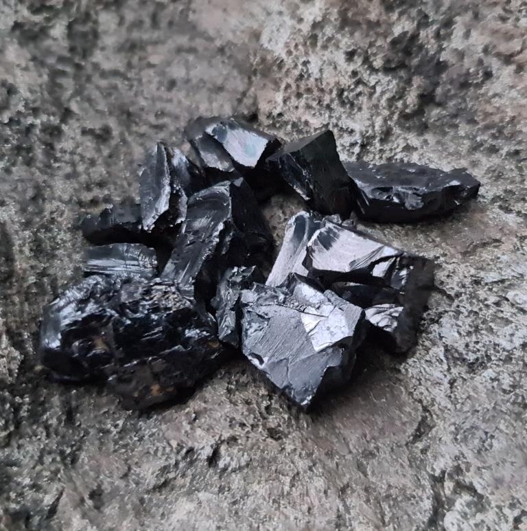 Packet with elite schungite pieces up to 5 g (packet 50 g)
