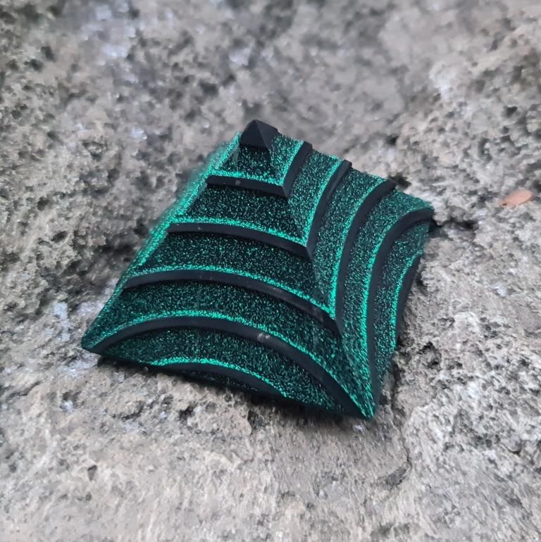 Shungite pyramid- green wave 4 cm