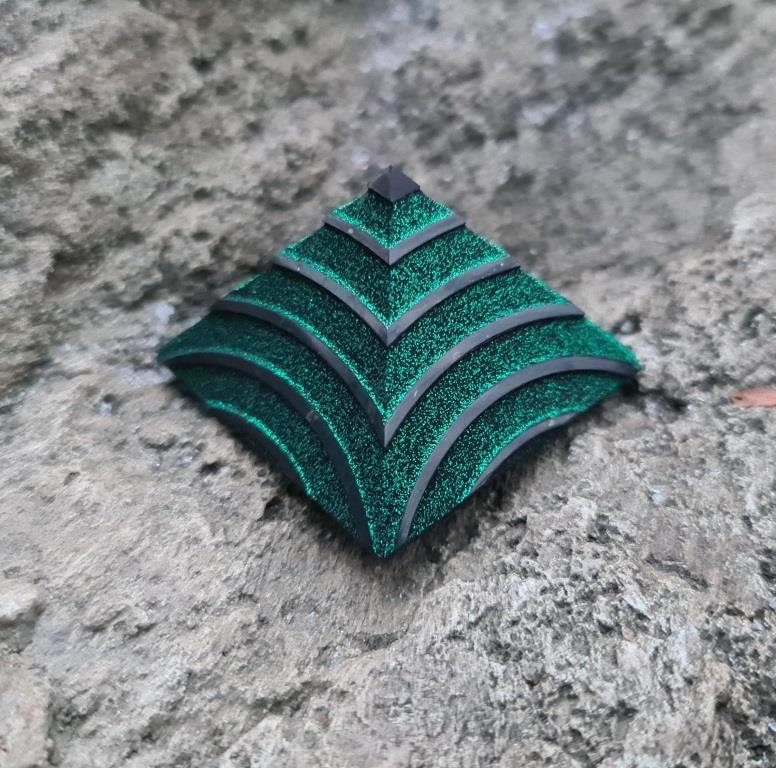 Shungite pyramid- green wave 4 cm