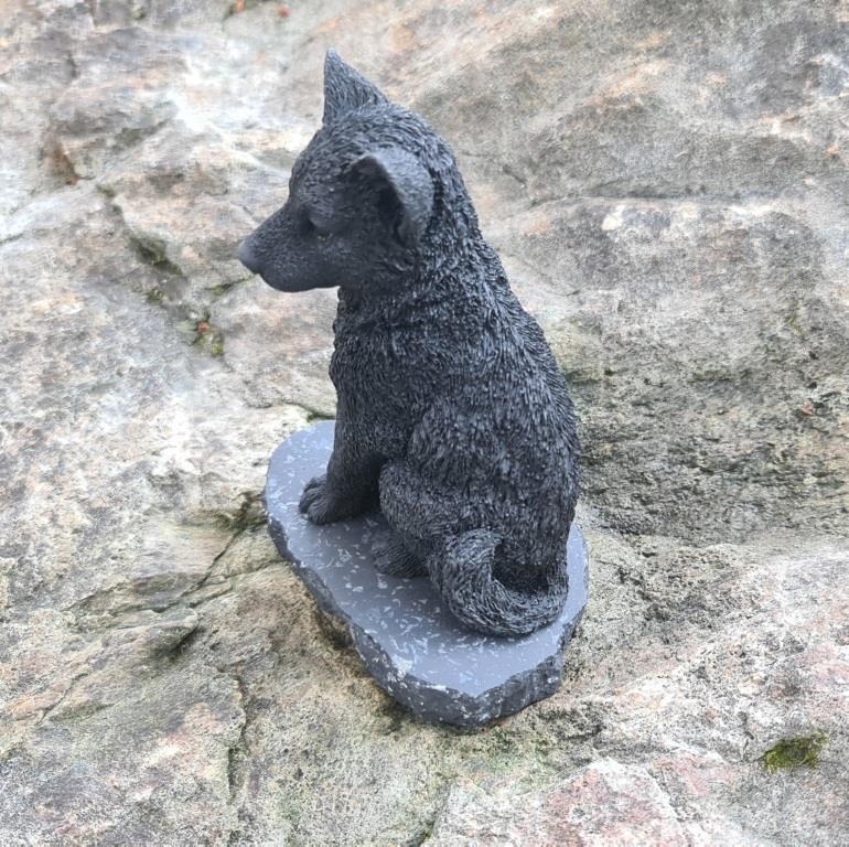 Shungite wolf